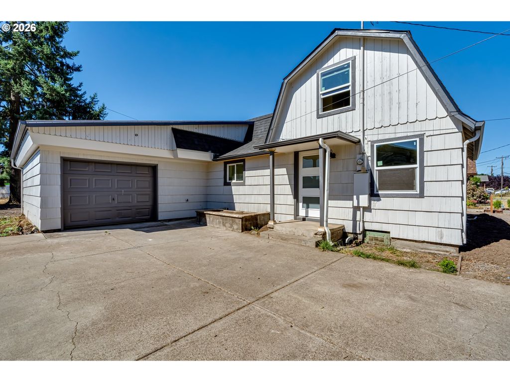 439 T St, Springfield, OR 97477
