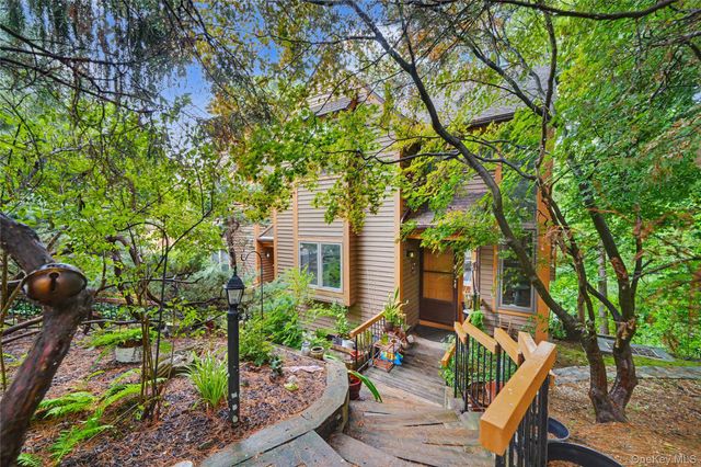 811 Eagle Bay Drive 811, Ossining, NY 10562