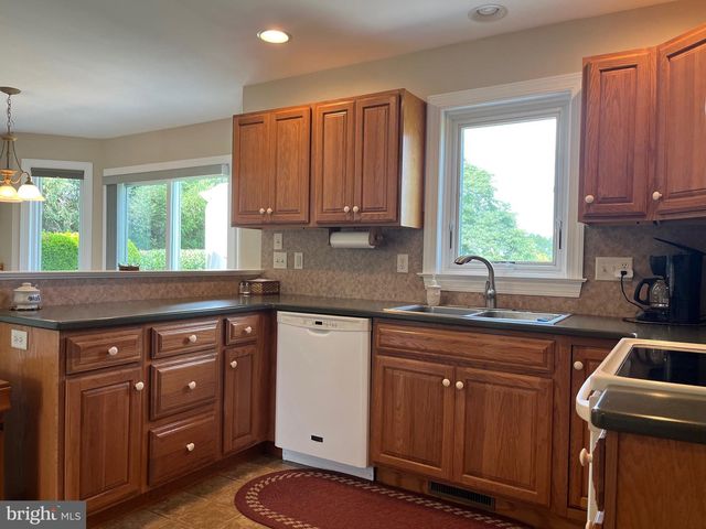 1033 CIDER LN, Lebanon, PA 17046