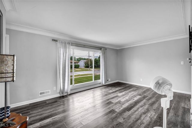 14291 Gallatin Boulevard, Brook Park, OH 44142