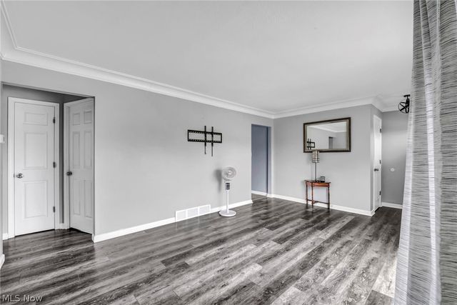 14291 Gallatin Boulevard, Brook Park, OH 44142