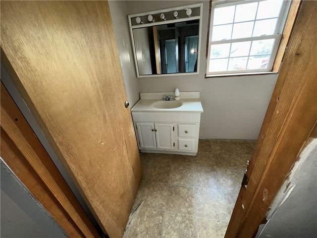 39 2nd St, Georges Twp, PA 15401