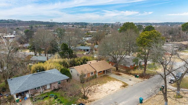 9815 Brooks Ln Lane, Little Rock, AR 72205