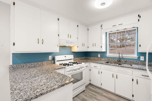 9815 Brooks Ln Lane, Little Rock, AR 72205