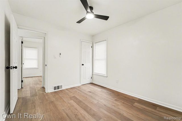 8435 Warwick Street, Detroit, MI 48228