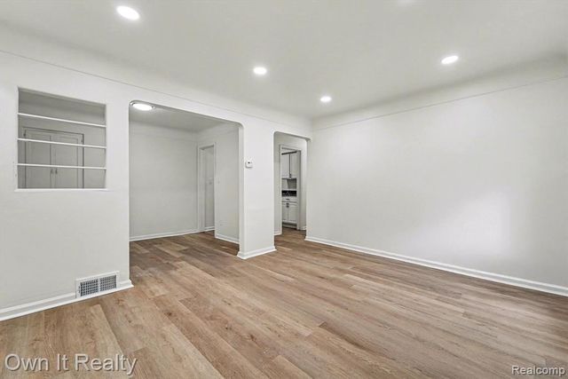 8435 Warwick Street, Detroit, MI 48228