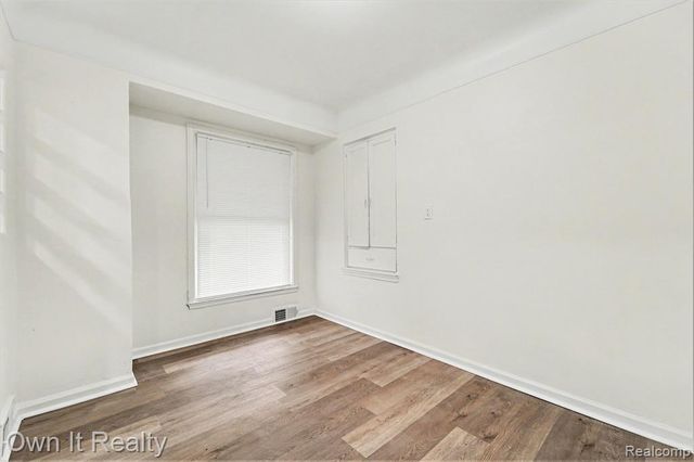 8435 Warwick Street, Detroit, MI 48228