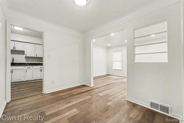 8435 Warwick Street, Detroit, MI 48228