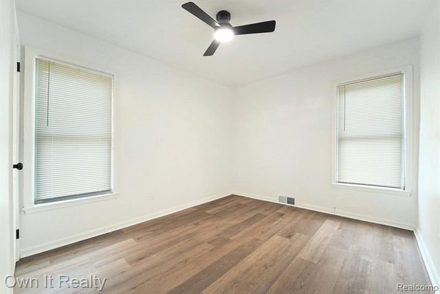 8435 Warwick Street, Detroit, MI 48228