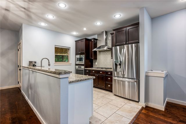 1466 N Desoto Place, Fayetteville, AR 72703