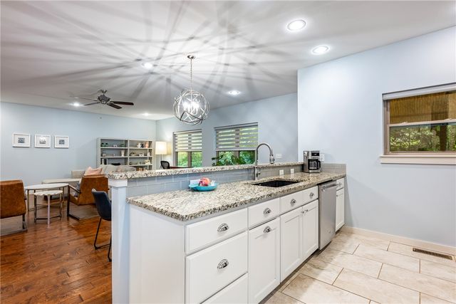 1466 N Desoto Place, Fayetteville, AR 72703