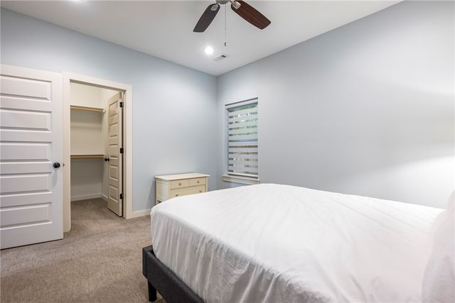 1466 N Desoto Place, Fayetteville, AR 72703