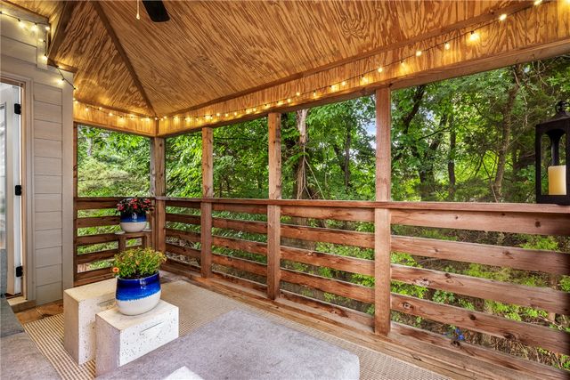 1466 N Desoto Place, Fayetteville, AR 72703