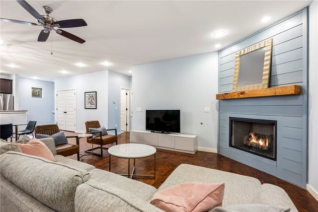 1466 N Desoto Place, Fayetteville, AR 72703