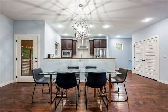1466 N Desoto Place, Fayetteville, AR 72703
