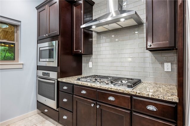 1466 N Desoto Place, Fayetteville, AR 72703