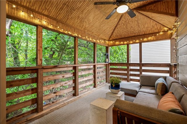 1466 N Desoto Place, Fayetteville, AR 72703