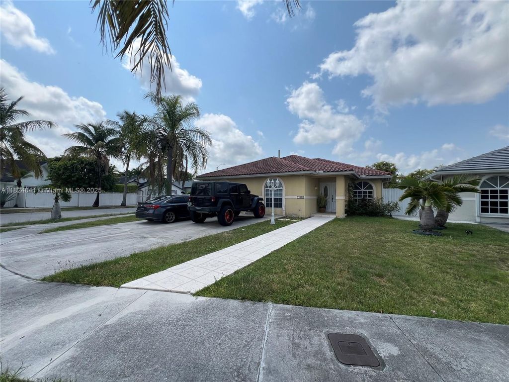 14300 SW 52nd St, Miami, FL 33175