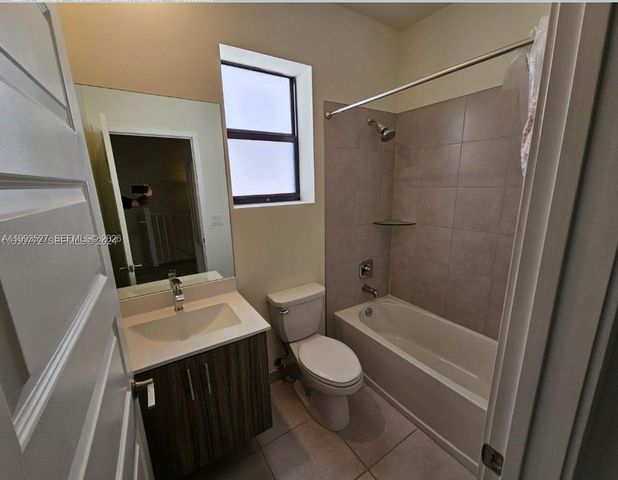 15819 NW 91st Ct, Miami Lakes, FL 33018