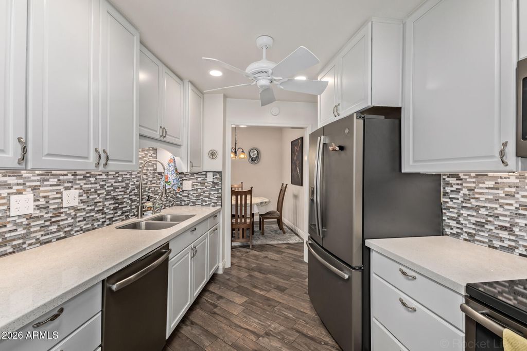 Image 17 of property listing at 10809 W PALMERAS Drive, Sun City, AZ 85373