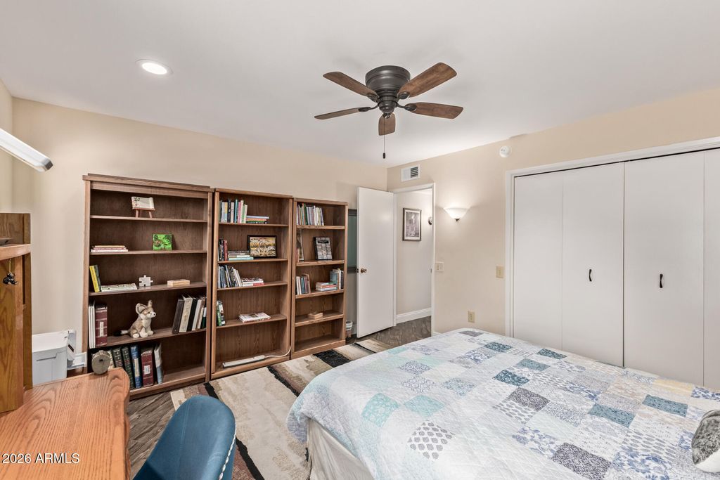 Image 26 of property listing at 10809 W PALMERAS Drive, Sun City, AZ 85373