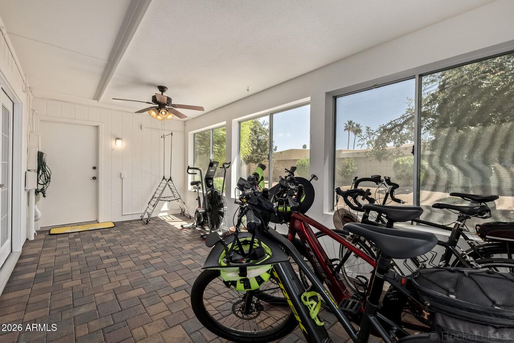 Image 31 of property listing at 10809 W PALMERAS Drive, Sun City, AZ 85373