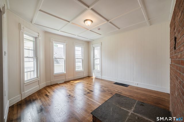32 Elm Street, Bristol, CT 06010