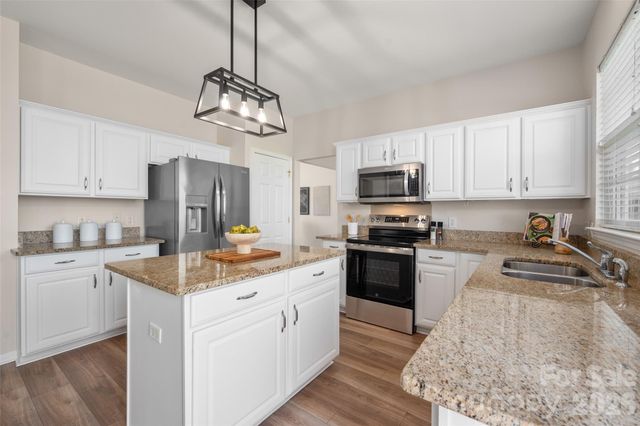 8518 Dennington Grove Lane, Charlotte, NC 28277