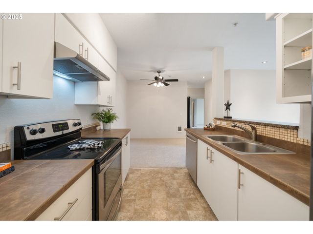 10664 Ne HOLLY St 206, Hillsboro, OR 97006