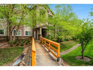 10664 Ne HOLLY St 206, Hillsboro, OR 97006