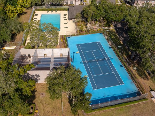 4003 NESTLE OAKS PLACE 204, Tampa, FL 33613