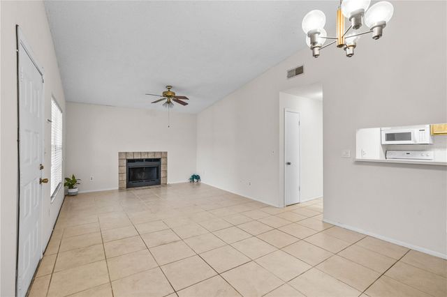4003 NESTLE OAKS PLACE 204, Tampa, FL 33613