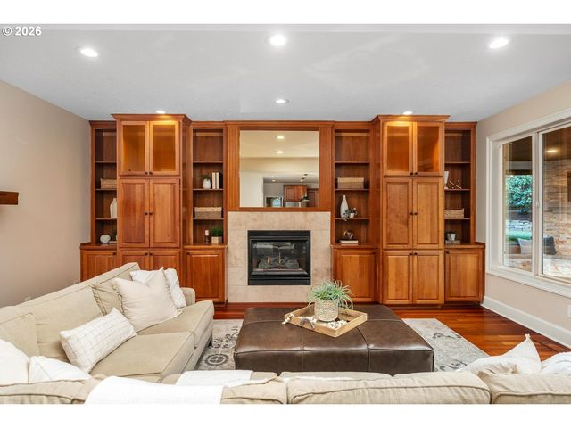 12352 Nw HIBBARD Dr, Portland, OR 97229