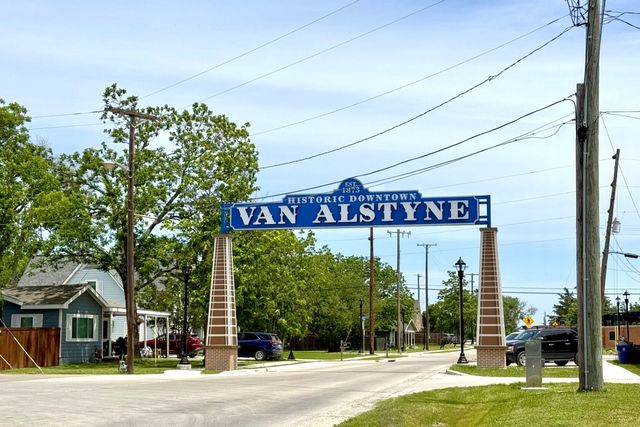 1256 Tallowwood Trail, Van Alstyne, TX 75495