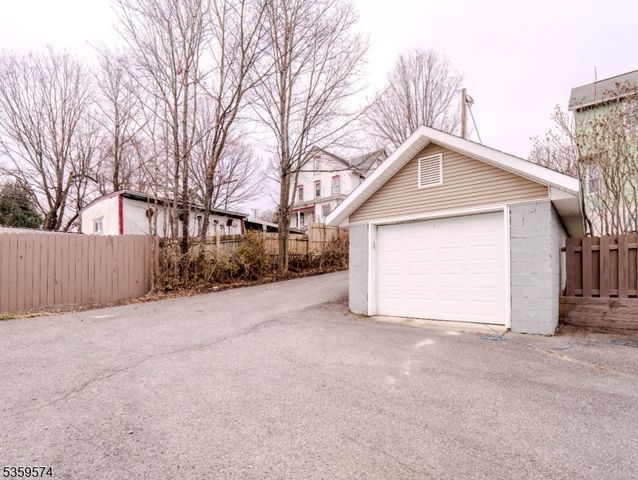 48 Unionville Ave, Sussex Boro, NJ 07461