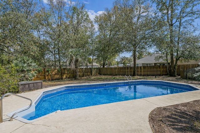 102 2nd Avenue, Shalimar, FL 32579