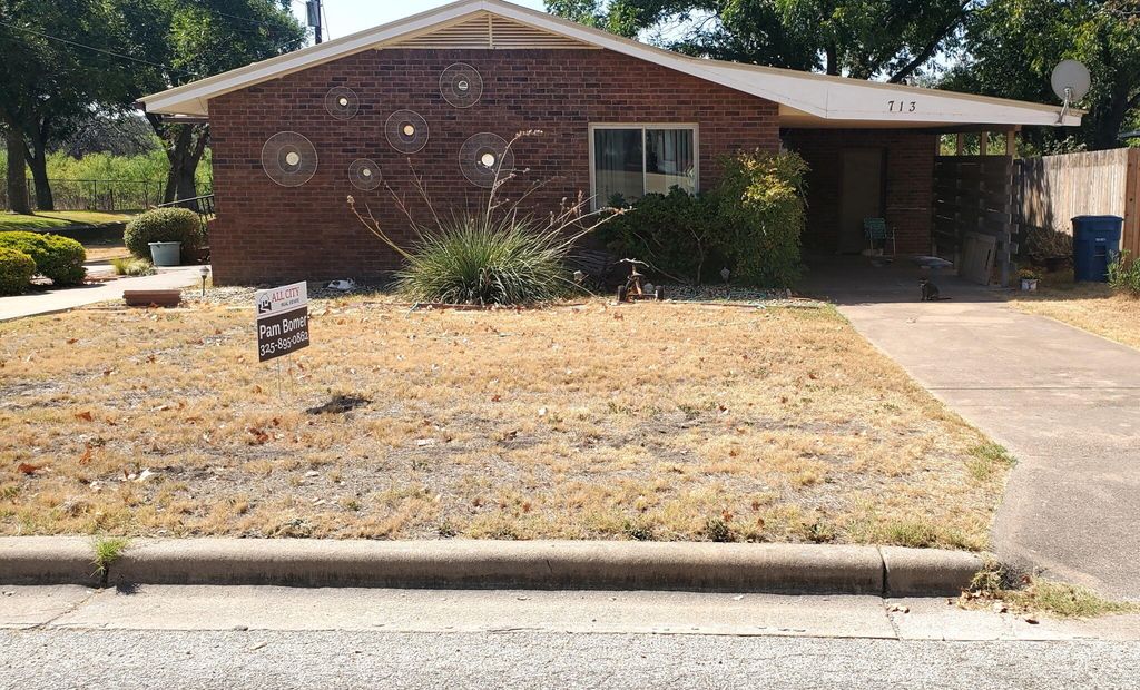 Image 1 of property listing at 713 W Blanchard Street, Eden, TX 76837