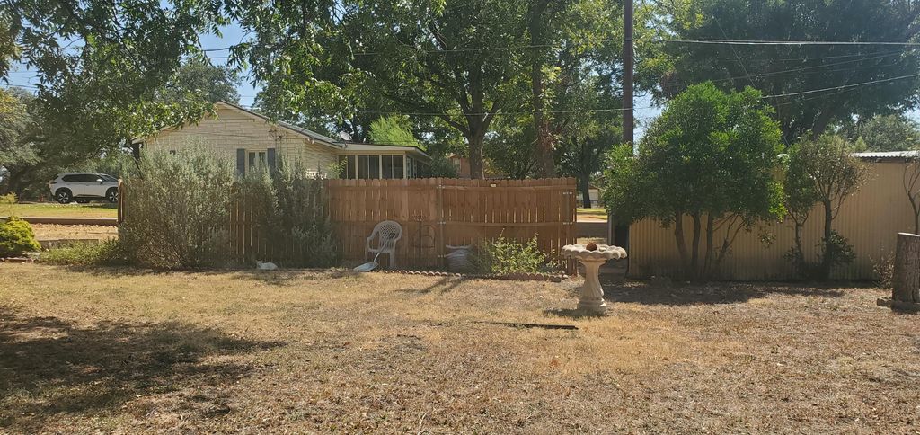 Image 4 of property listing at 713 W Blanchard Street, Eden, TX 76837