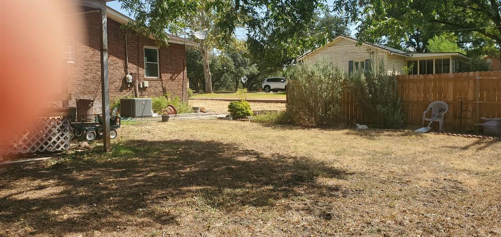Image 5 of property listing at 713 W Blanchard Street, Eden, TX 76837