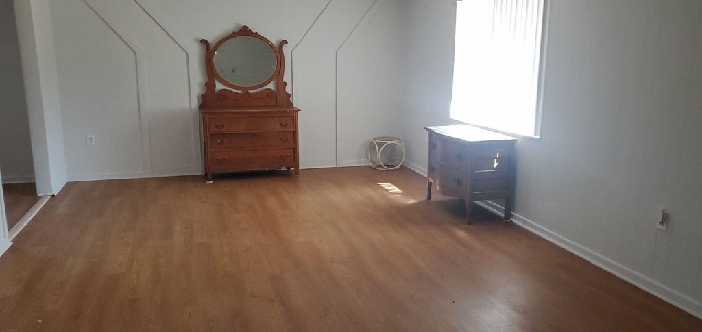 Image 7 of property listing at 713 W Blanchard Street, Eden, TX 76837