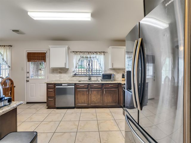 10811 Meadow Walk Lane, Houston, TX 77067