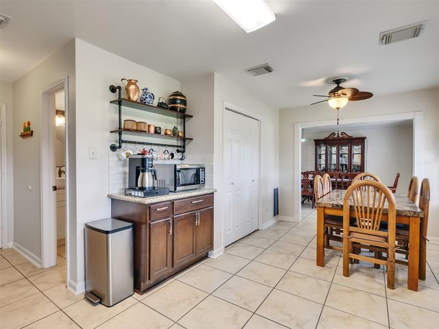 10811 Meadow Walk Lane, Houston, TX 77067