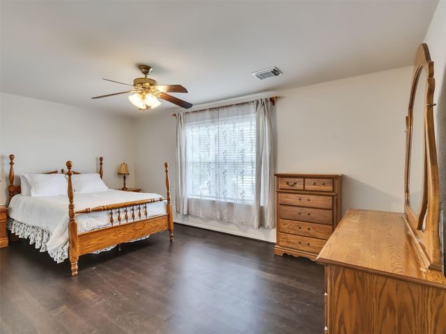 10811 Meadow Walk Lane, Houston, TX 77067
