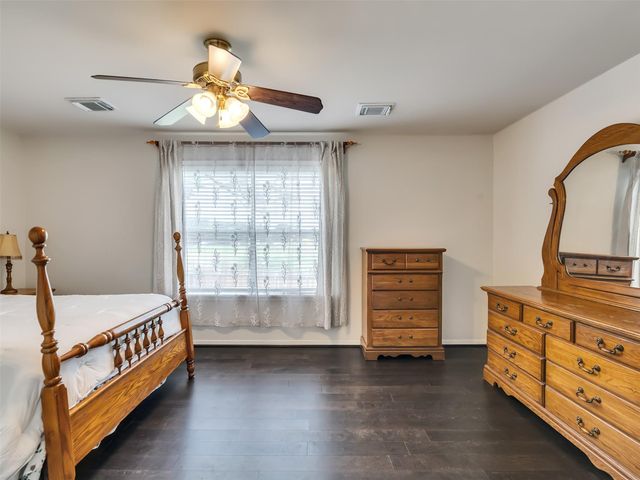 10811 Meadow Walk Lane, Houston, TX 77067