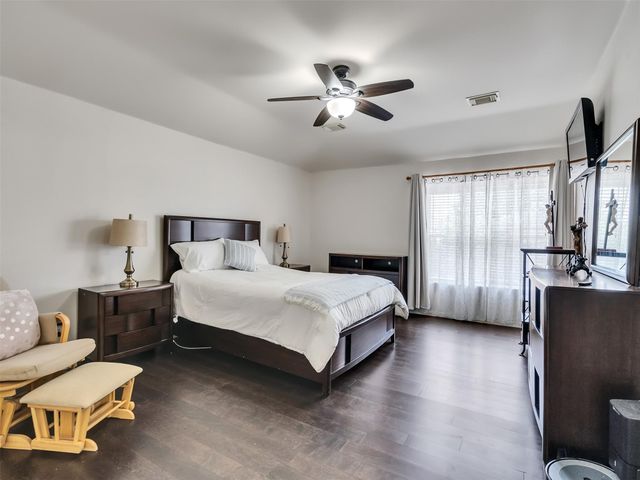 10811 Meadow Walk Lane, Houston, TX 77067