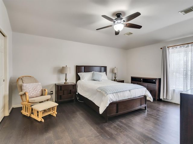 10811 Meadow Walk Lane, Houston, TX 77067