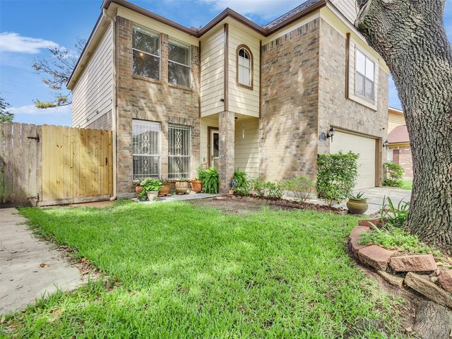 10811 Meadow Walk Lane, Houston, TX 77067
