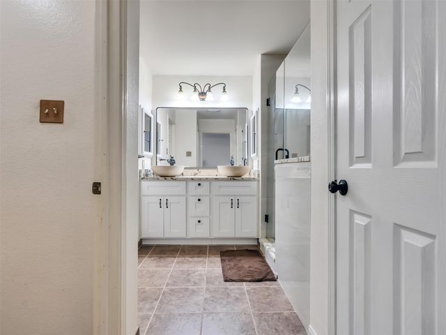 10811 Meadow Walk Lane, Houston, TX 77067