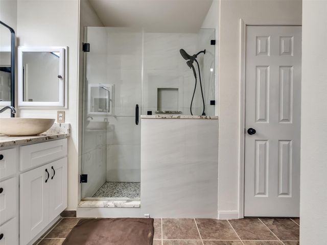 10811 Meadow Walk Lane, Houston, TX 77067