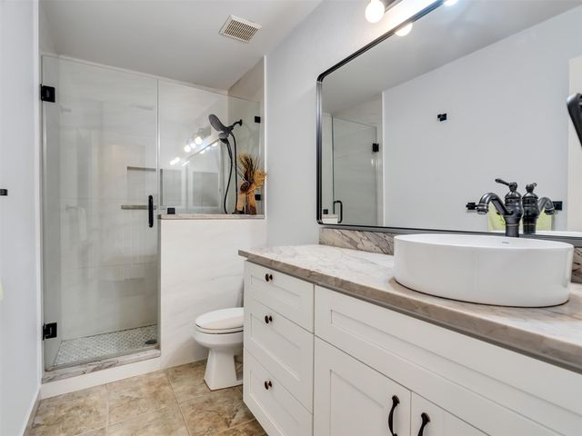 10811 Meadow Walk Lane, Houston, TX 77067